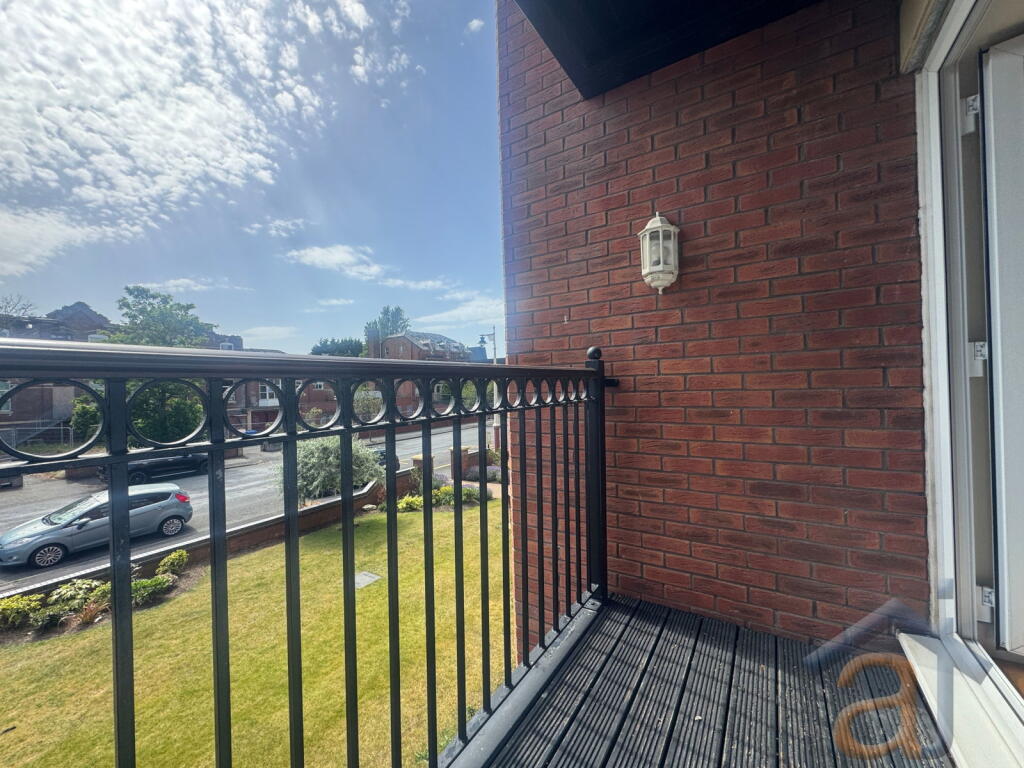Apartment in Sefton, Liverpool City Region - View 2