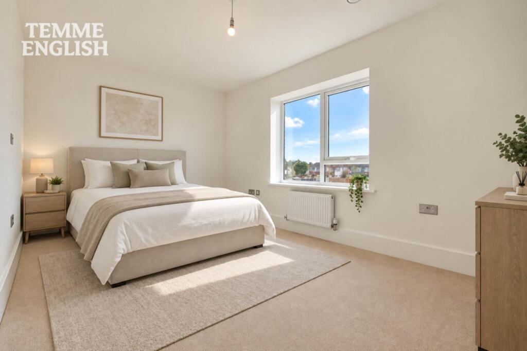 House in Southend-on-Sea - More