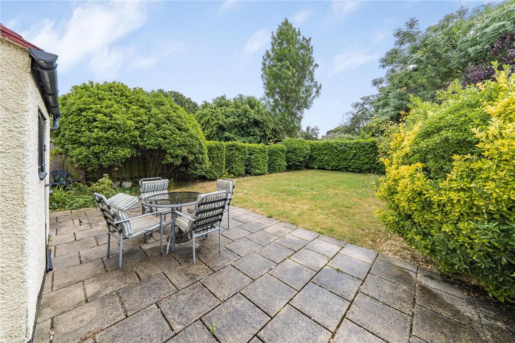 House in London, New Malden - View 2