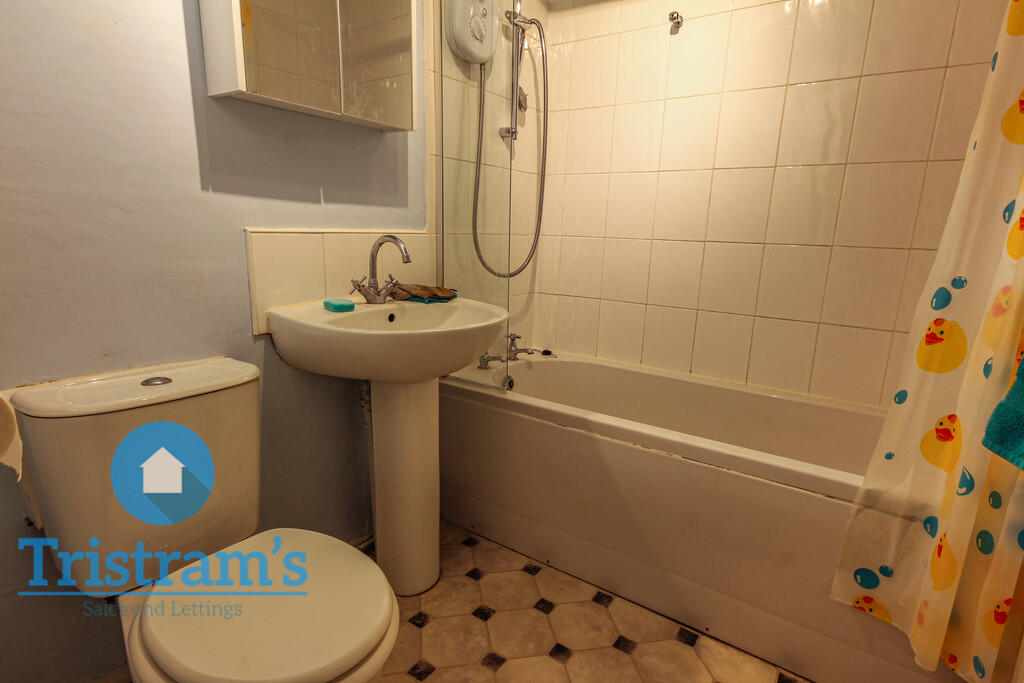House in Nottingham, Bramcote - View 5