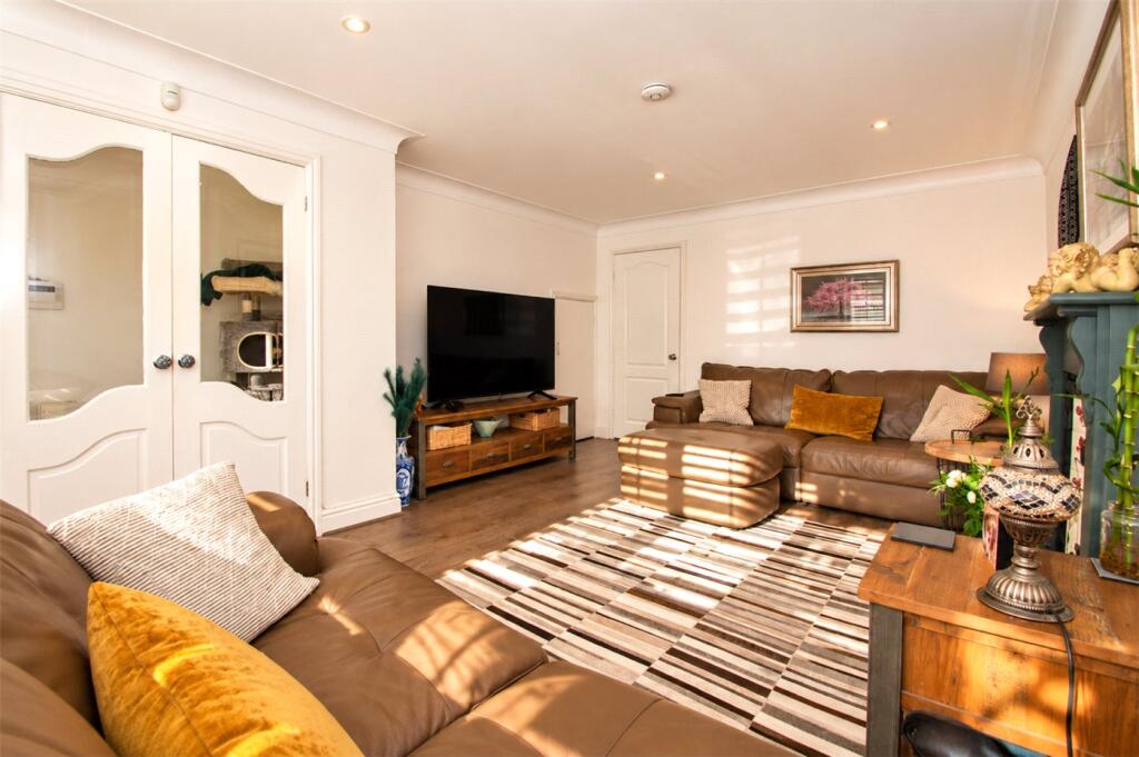 Buckingham Avenue, Higher Bebington, Wirral photo 4