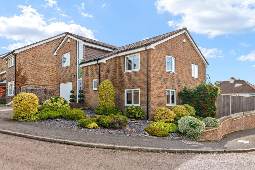 Main image of property: Geralds Grove, Banstead, SM7 1NE