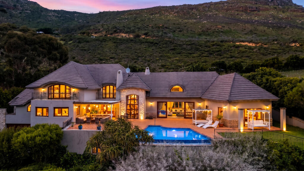 Main image of property: South Africa, Western Cape, Silwersteen Estate