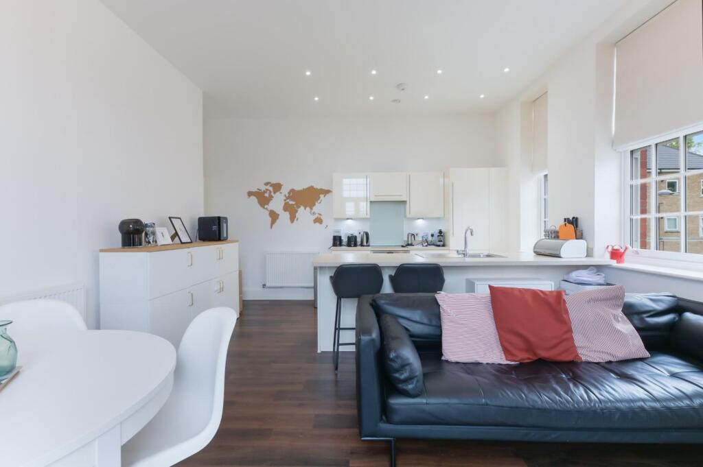 Apartment in Epsom and Ewell, Manor Park - View 5