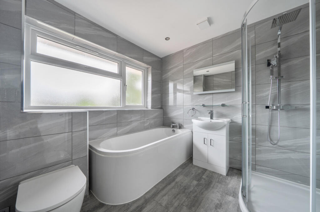 House in Finchampstead - More