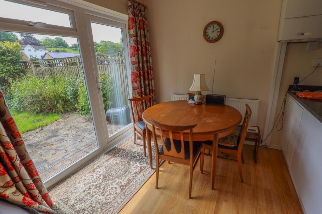 House in Cowbridge, Llanblethian - More