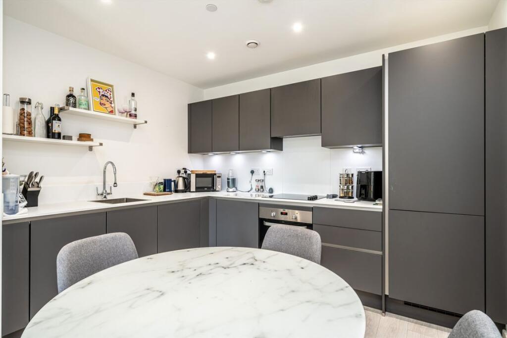 Apartment in Twickenham - View 3