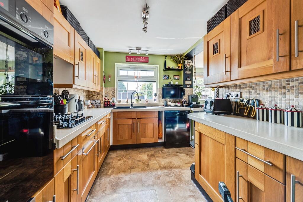 House in Hemel Hempstead, Haddenham - View 4