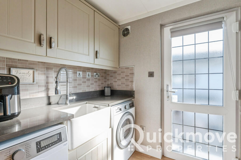 House in Southend-on-Sea - More