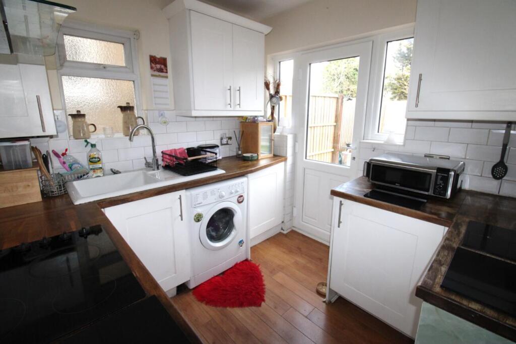 Granton Avenue, Upminster, Essex photo 3