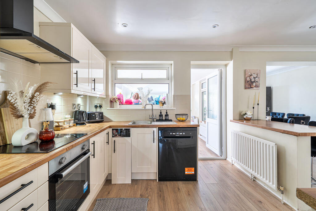 Conway Crescent, Bedford, MK41 photo 4