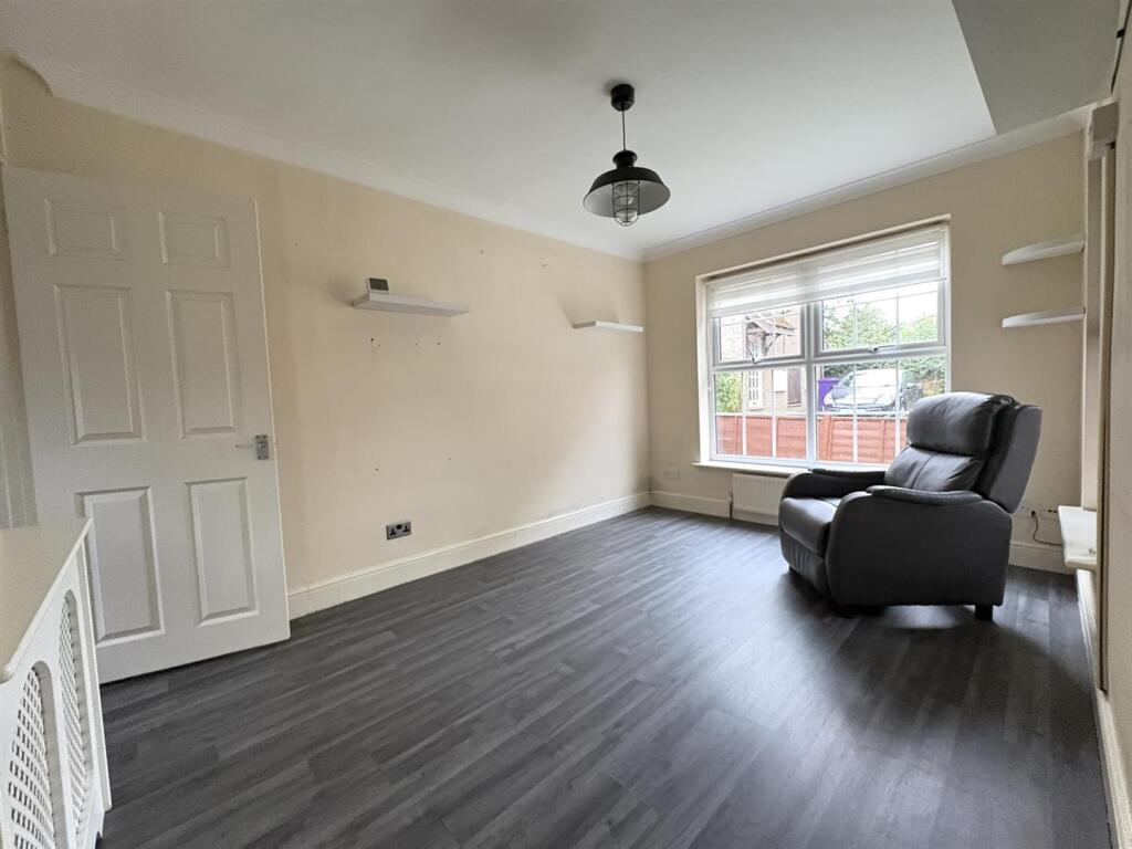 Apartment in North Hertfordshire, Knebworth - View 3