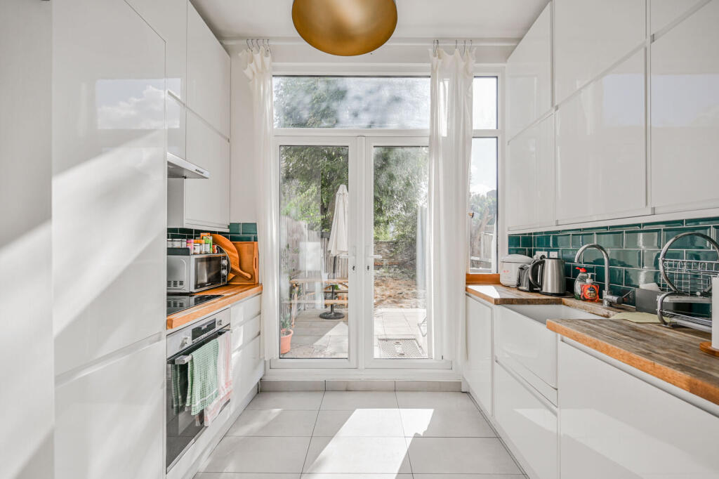 Apartment in London - View 5
