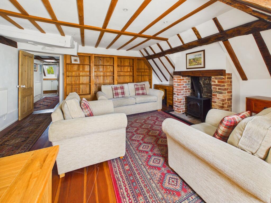 Beautiful, character, top floor flat in the centre of Ticehurst photo 4