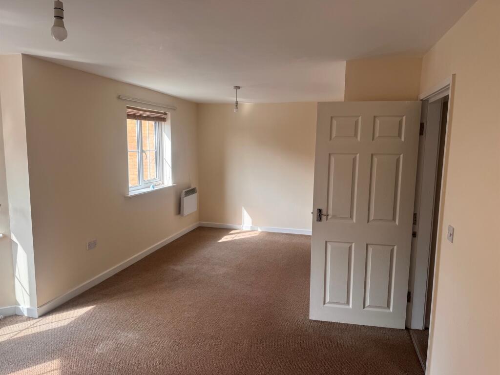Apartment in Leeds, Crimbles, Swinnow - View 4