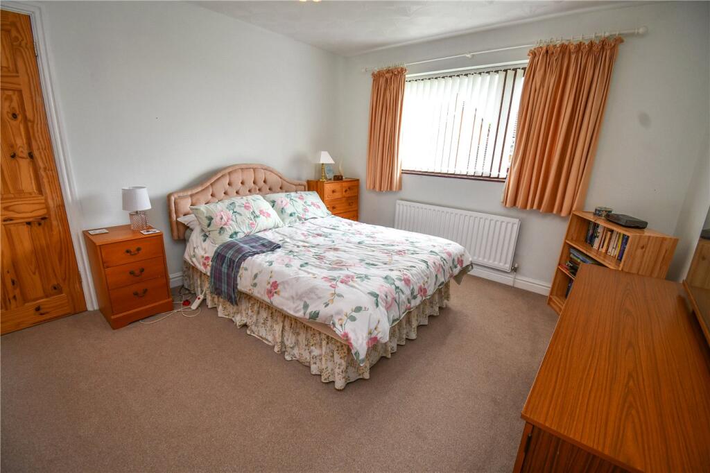 Bedford Avenue East, Whitby, Ellesmere Port photo 4