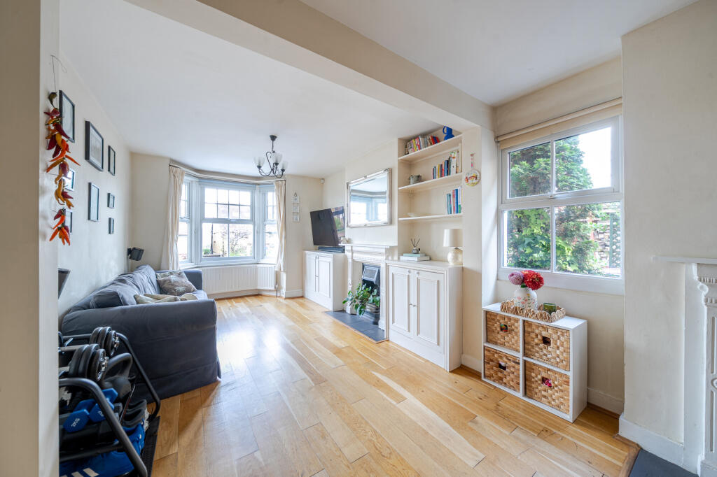 House in Hertford, Pinehurst - More