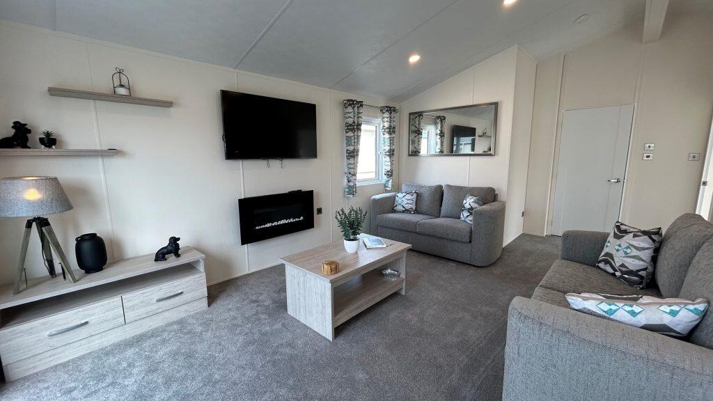 2-bed caravan on Tarka Holiday Park – Devon, £129,995