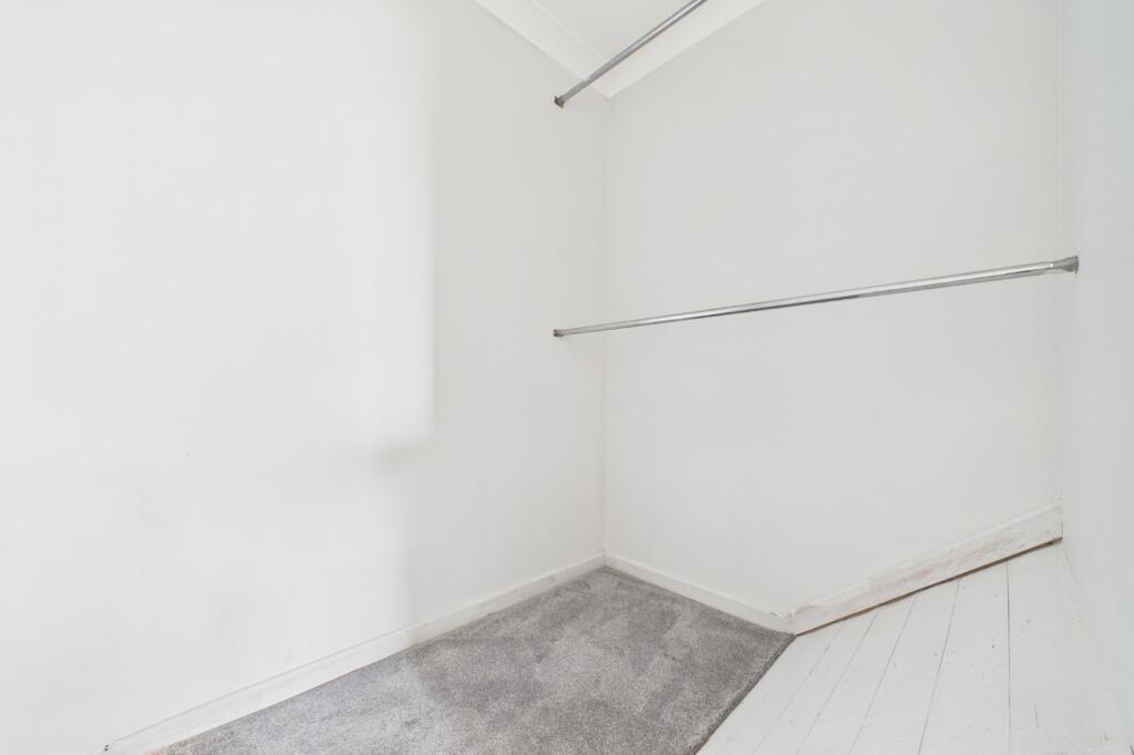 House in Bracknell, Birch Hill - More