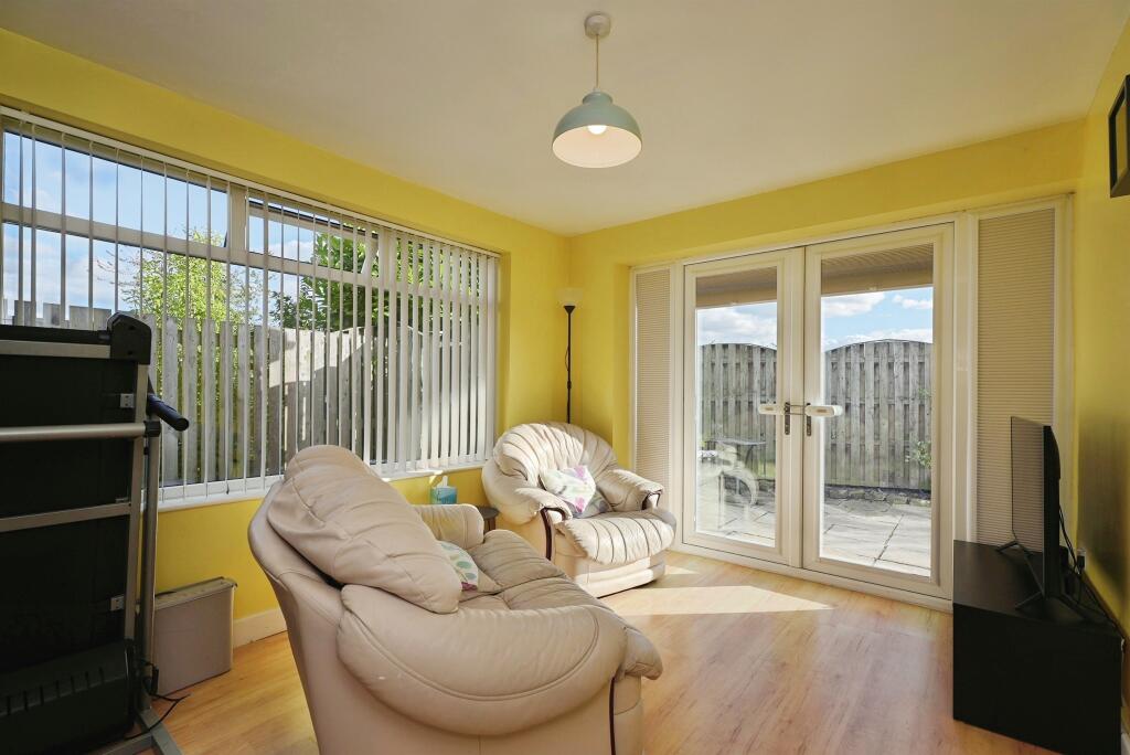 Thorndene Way, BRADFORD photo 3