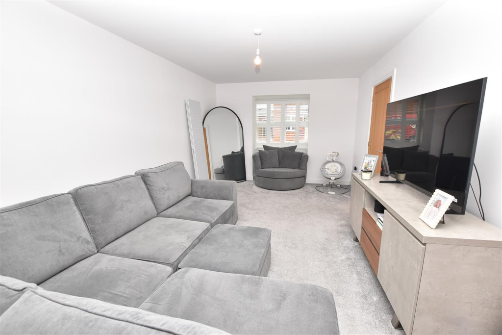 House in Grimsby, Waltham - View 2