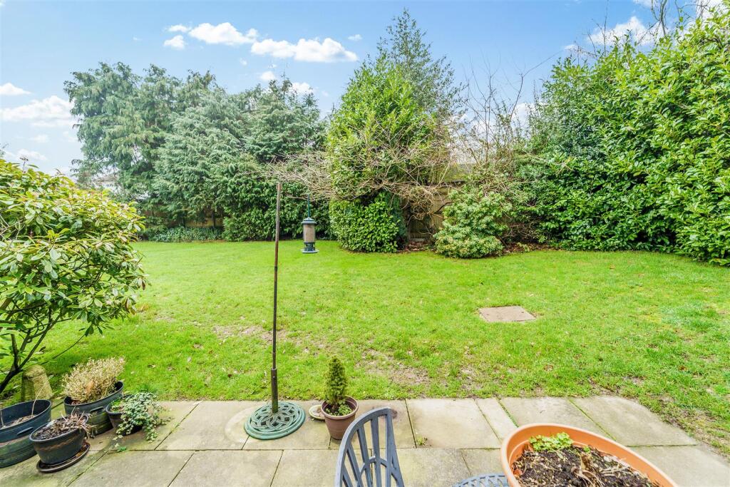 Chapel Road, Tadworth photo 3