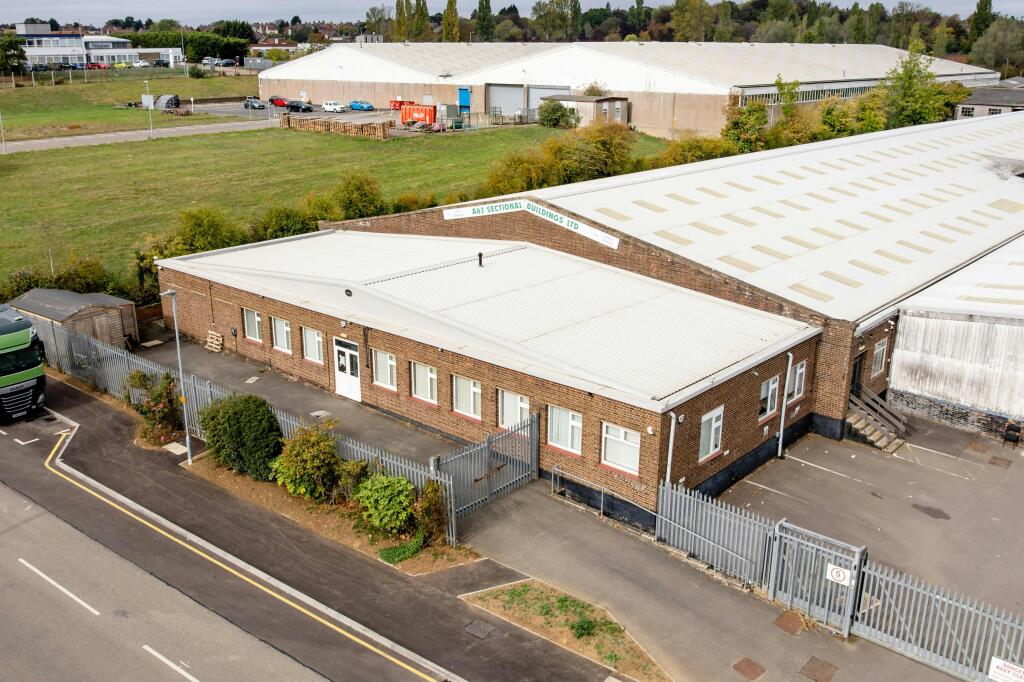 11-13 Edmonds Close