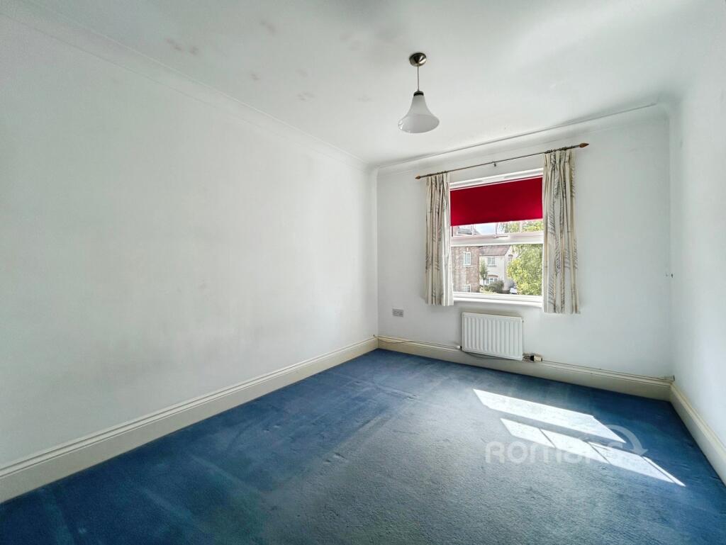 Apartment in Hart, Elvetham Heath - More