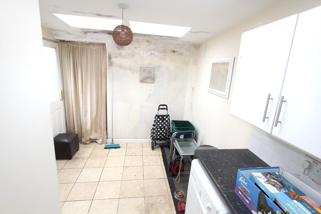 Warwick Avenue photo 5