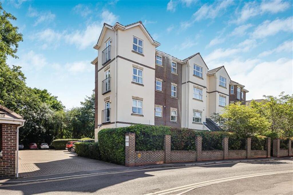 Main image of property: Abbotsmead Place, Caversham, Reading