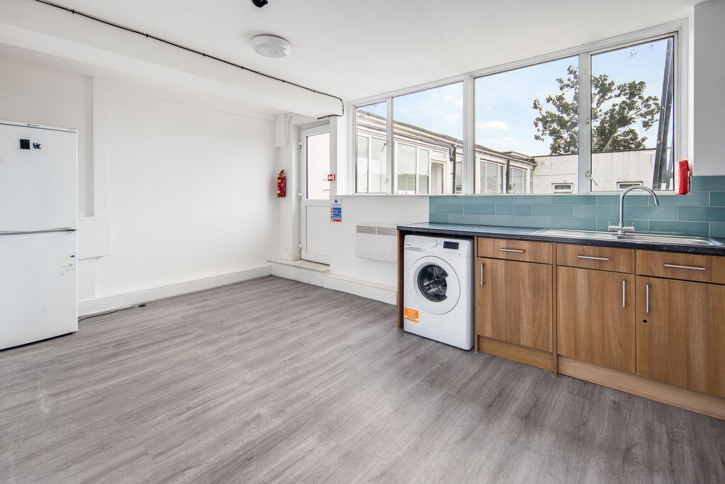 Main image of property: *High Road,5 Bed, 5 Bath, 2 Kitchens HMO* Sharers Welcome