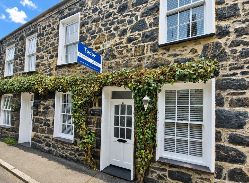 Main image of property: 8 Church Place, Pwllheli
