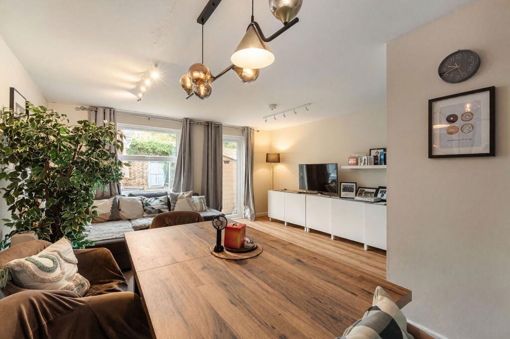 House in London - View 5