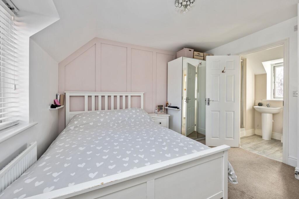 Luscombe Avenue, Hellingly, BN27 photo 3