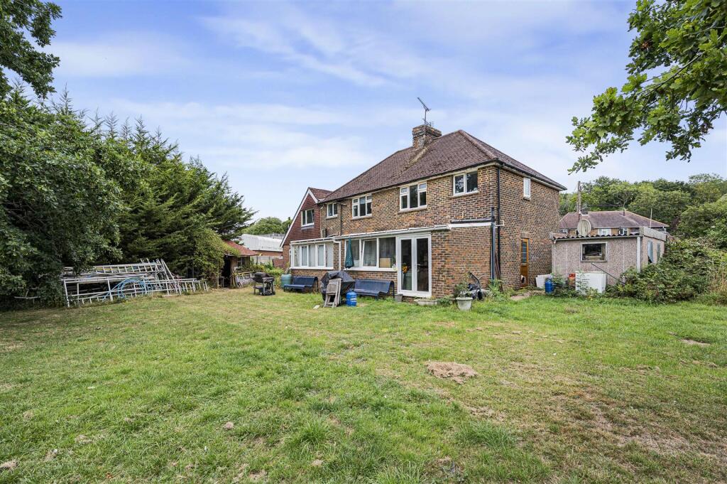 Furzeland Way, Sayers Common, Hassocks photo 4