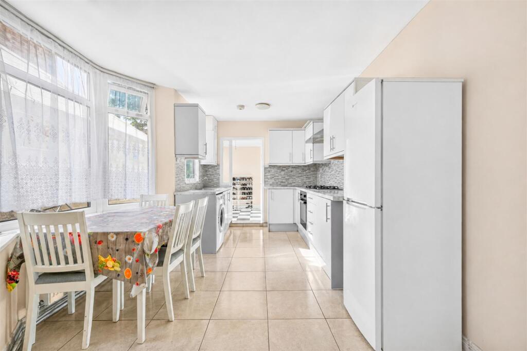 House in London, Upton Park - View 3