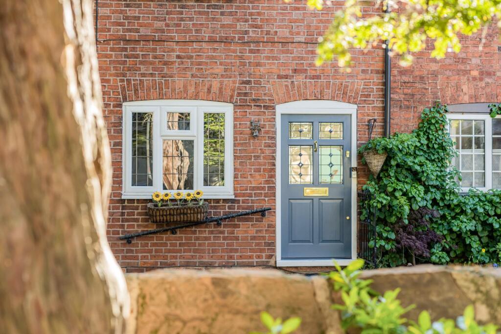 Main image of property: Fieldgate Lane, Kenilworth, Warwickshire, CV8