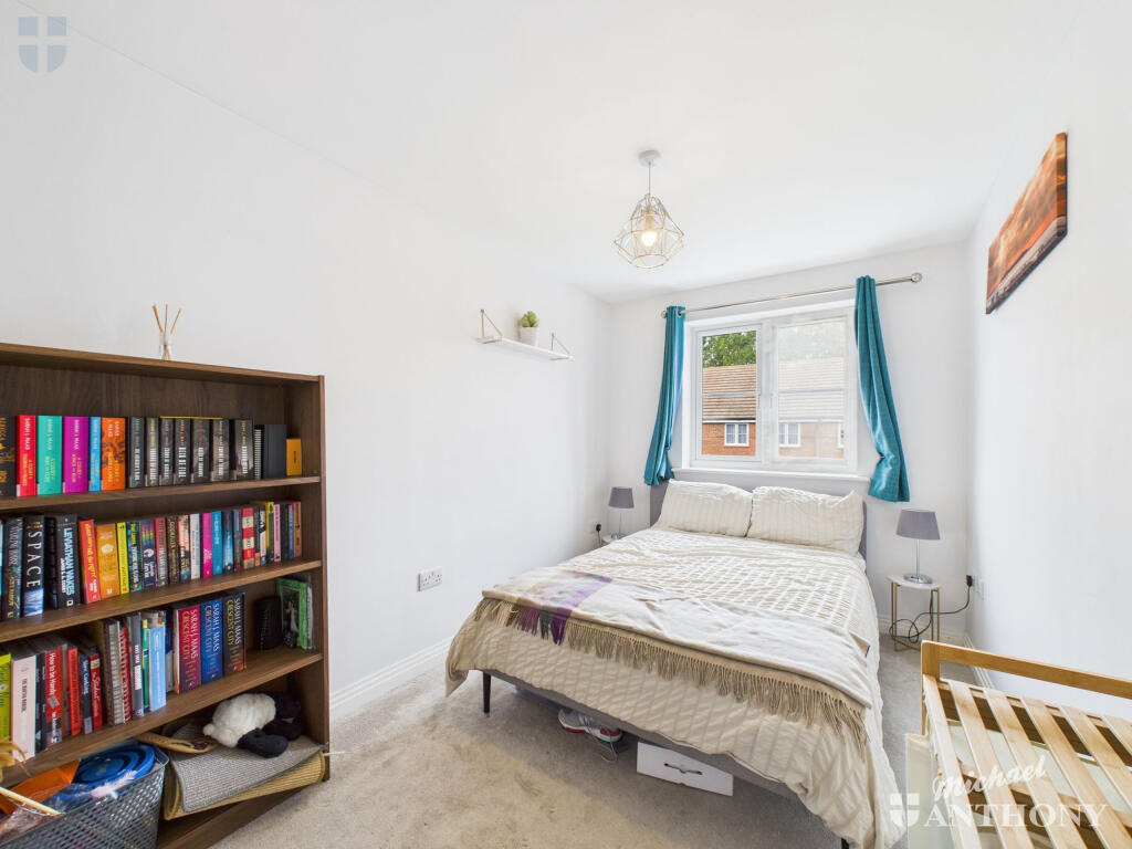 Oak Place, Aylesbury - View 5