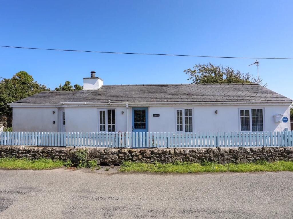 Main image of property: Ffrwd Cottage & Ffrwd Lodge, Bryngwran, Rhosneigr, Isle of Anglesey, LL65 3SN