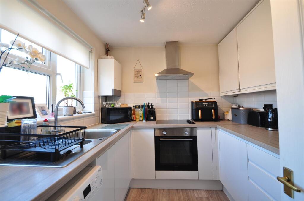 House in Surrey Heath, Surrey - View 5