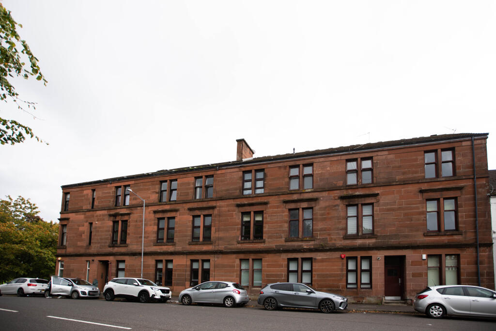 1-bed flat on Carlibar Road, Barrhead, G78, £65,000