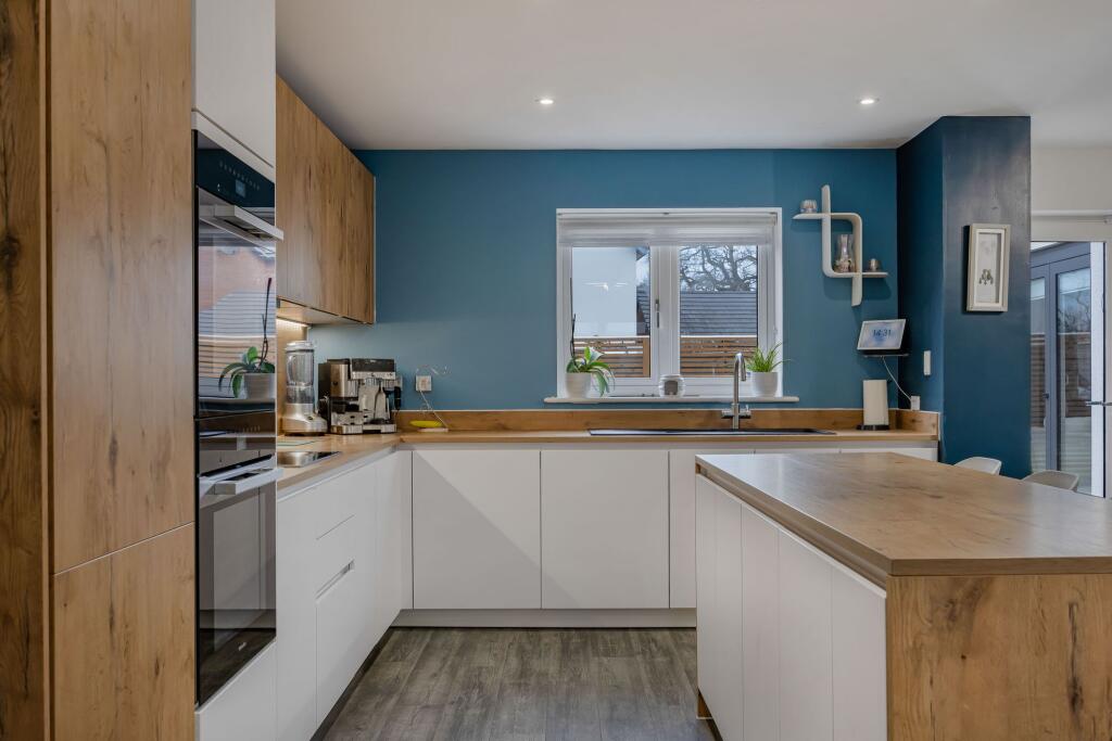 Whall Close, Tadpole Garden Village, SN25 photo 4