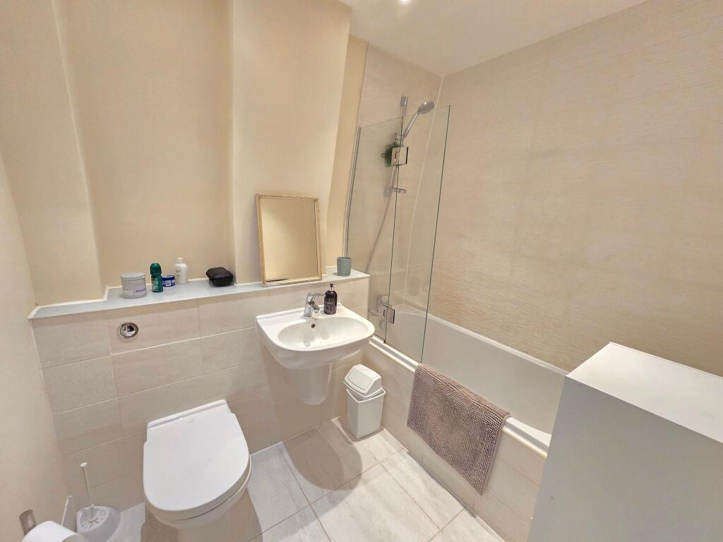 Apartment in Trafford, Greater Manchester - View 3
