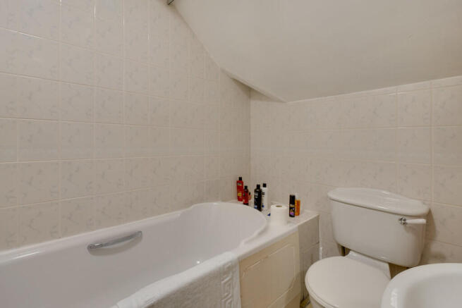 Flat 2: Bathroom