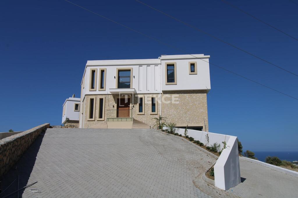 Main image of property: Kyrenia/Girne
