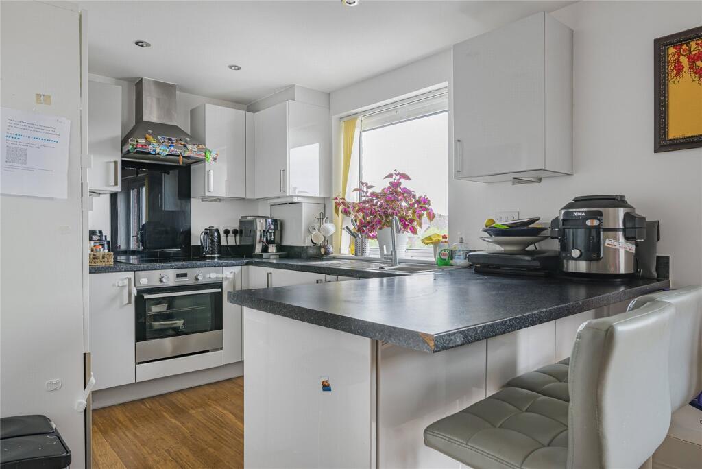 Lett Lane, Castle Hill, Ebbsfleet Valley, Swanscombe, DA10 - View 4