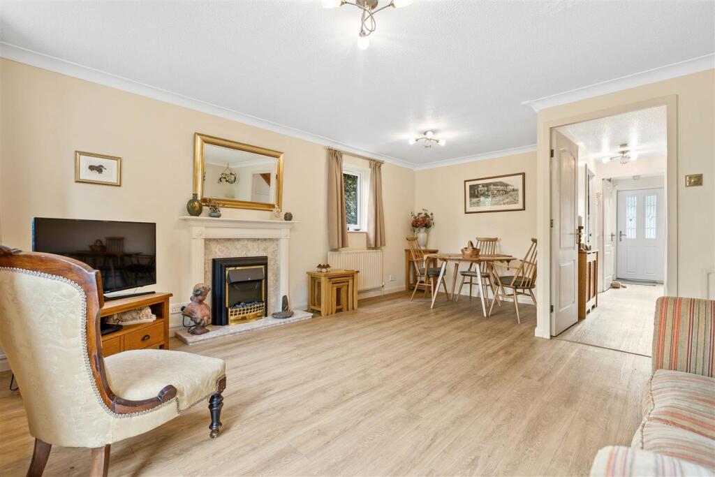 House in Stevenage, Stotfold - View 4