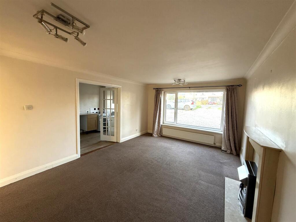 Apartment in Chesterfield, Brampton - View 5