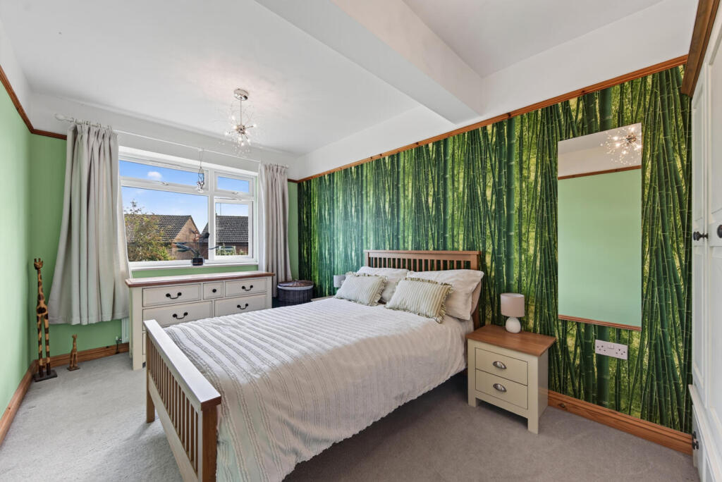 House in Oundle, North Northamptonshire - More