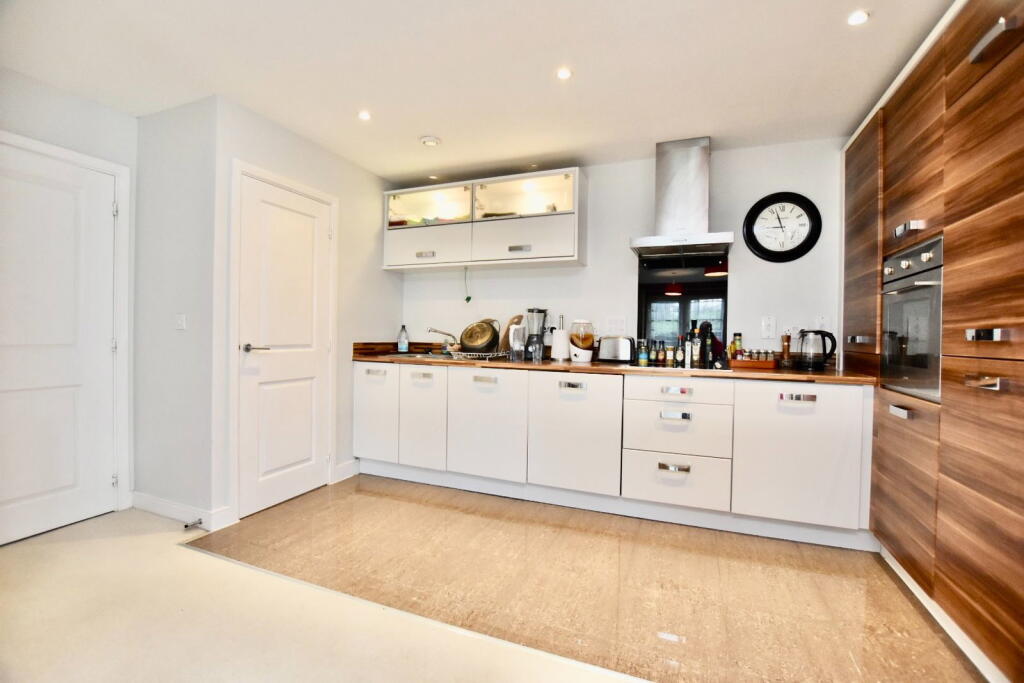 Apartment in Guildford - More